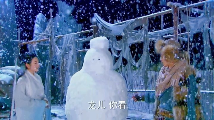 神雕侠侣:杨过小龙女真顽皮,把何师我堆成了雪人