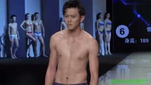 又一场性感时尚男模夏日泳装秀(精剪版)，这身材真让人羡慕啊!