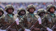 学中国军队阅兵，非洲这国军队被盛赞，连口号都喊得十分传神