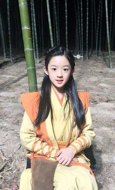 她是杨幂旗下小艺人年仅12岁凭演技获认可眼光很好