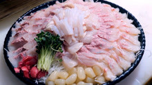 20斤大鲟鱼，韩国大厨做成生鱼片，自带油脂，入口顺滑！