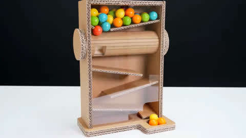 用硬纸板制作彩虹糖自动售货机,非常简单