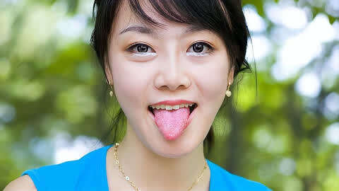 美女的舌头长达13厘米,你敢找这样的女孩子做女朋友吗?
