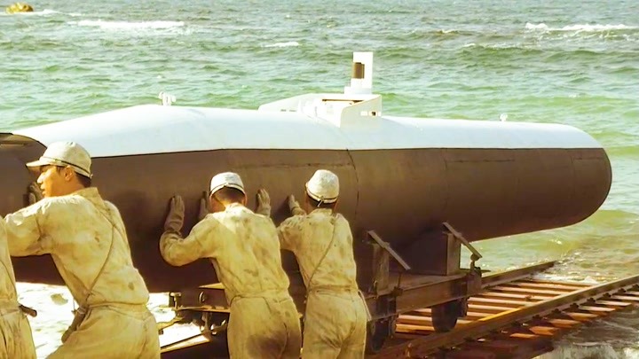 日本的回天鱼雷有多残忍？大学生开着排队送死，以命换命！战争片
