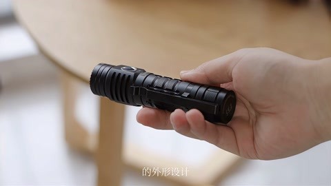 會發光的充電寶?務本c2多接口充放電手電筒測評