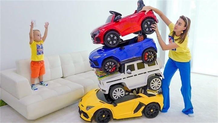 尼基兄弟：克里斯变成神奇的小司机，用魔法棒把玩具车变大