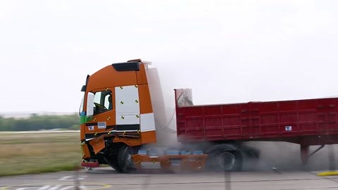 不同卡車的碰撞測試